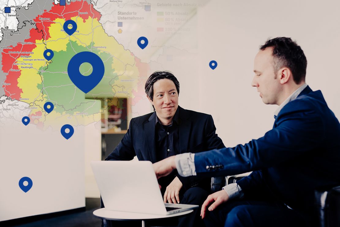 Kollegen besprechen Datenanalysen mit WebGIS/ Online GIS WIGeoWeb Kollegen besprechen Datenanalysen mit WebGIS/ Online GIS WIGeoWeb