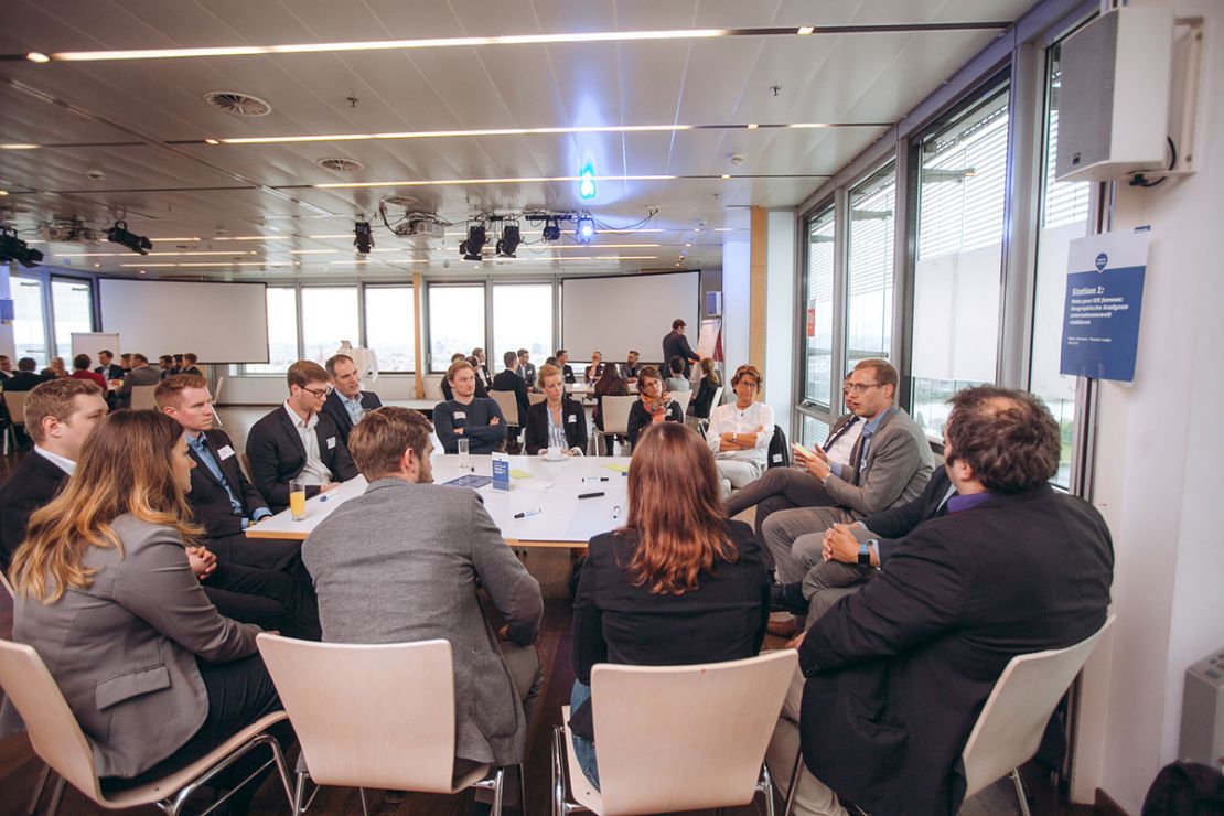 Knowledge Cafes unterstützen den Wissensaustausch unter dem Teilnehmern des Geomarketing-Events. Knowledge Cafes unterstützen den Wissensaustausch unter dem Teilnehmern des Geomarketing-Events.